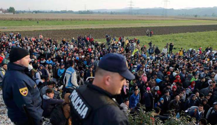 Prihajajo novi valovi migrantov? Policija išče okrepitve za varovanje meje
