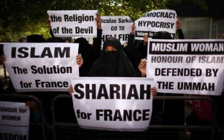 Slabše, kot so mislili: tretjina muslimanov v Franciji zavrača sekularno družbo