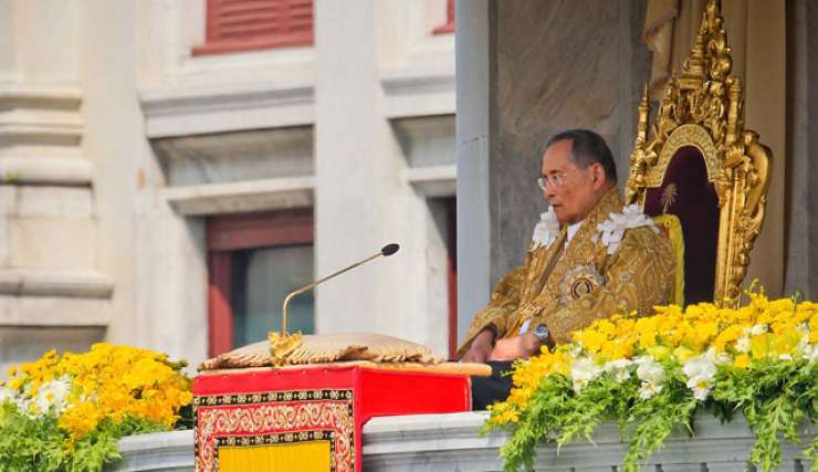Po 70-letni vladavini umrl tajski kralj Bhumibol Adulyadej