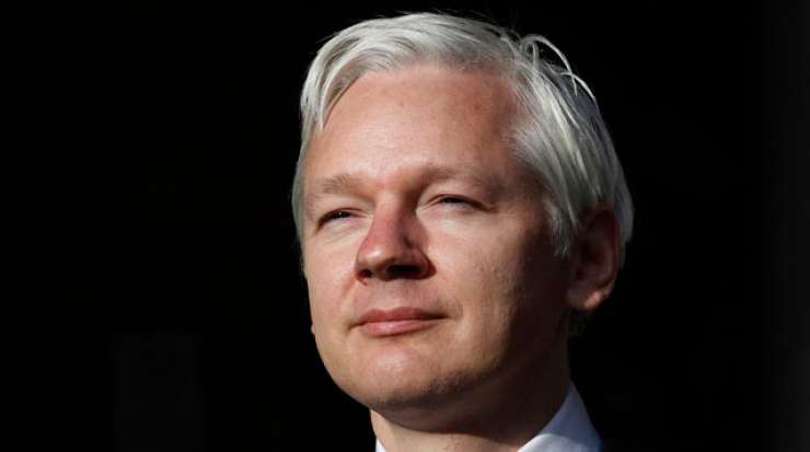 Ekvador: Assange je ostal brez interneta, ker se vmešava v ameriške volitve