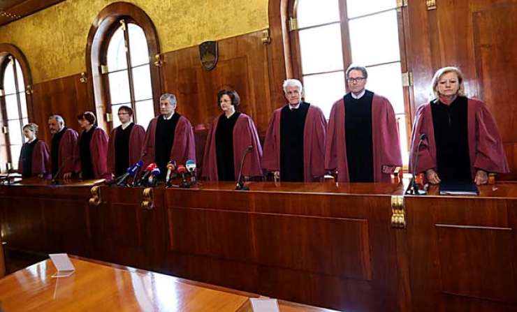 Ustavno sodišče: Ob izbrisu obveznosti v bankah ni bilo omogočeno učinkovito sodno varstvo
