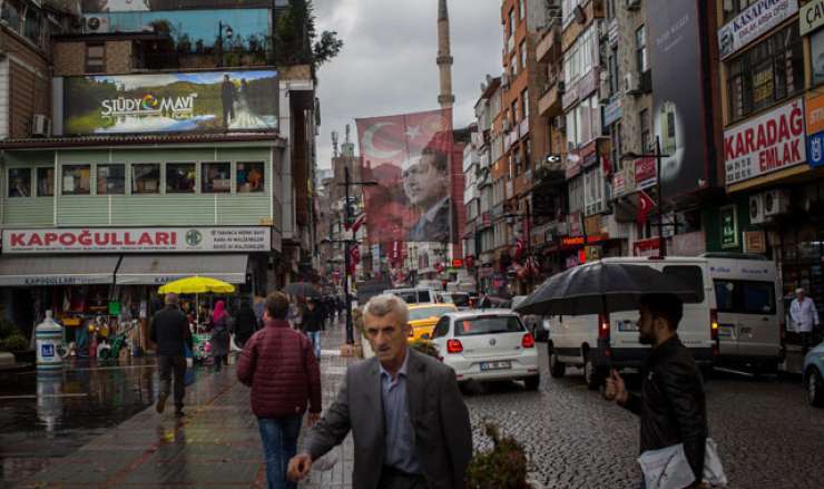 Črno leto za turški turizem: terorizem, udar in čistke odgnali turiste