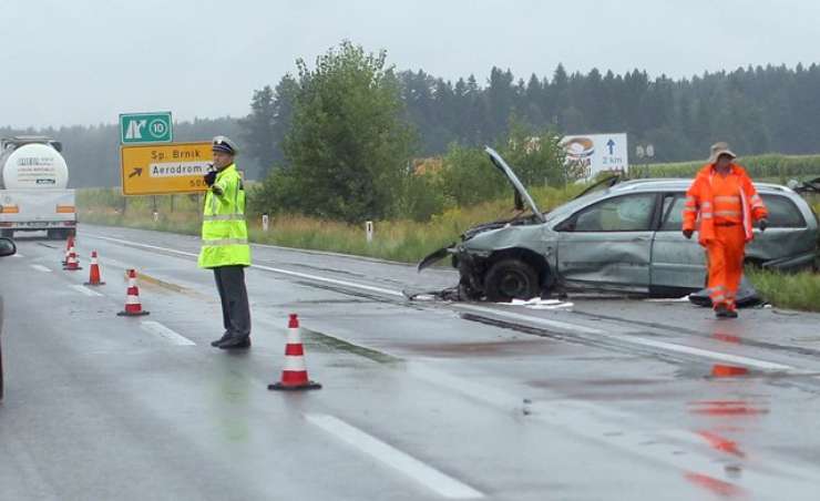 V nesreči pri Pragerskem umrl voznik osebnega avtomobila