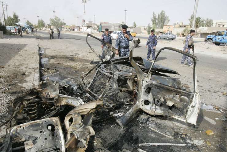 Samomorilski napadalec na poroki v Iraku ubil najmanj 30 ljudi