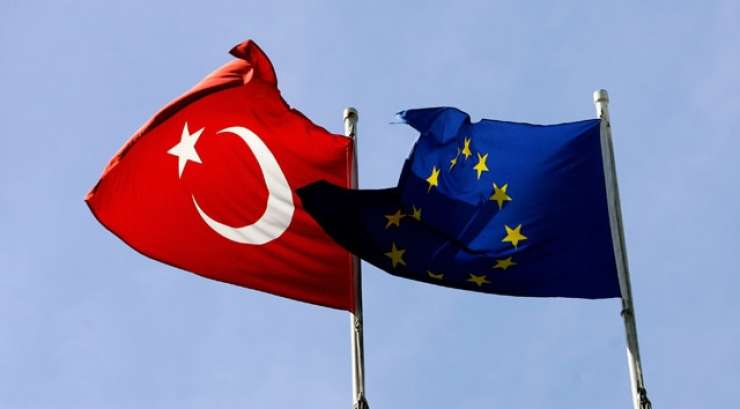 Evropski poslanci podprli zamrznitev turških pristopnih pogajanj z EU