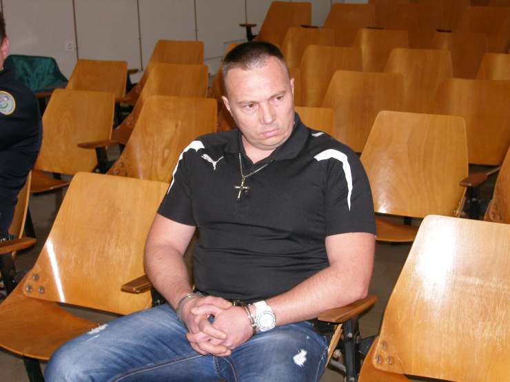 Za brutalni umor bivše žene pred očmi otroka so višji sodniki Laubiču kazen znižali za šest let