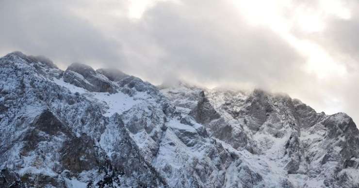 Zimska Škrlatica skoraj usodna za planinca iz tujine