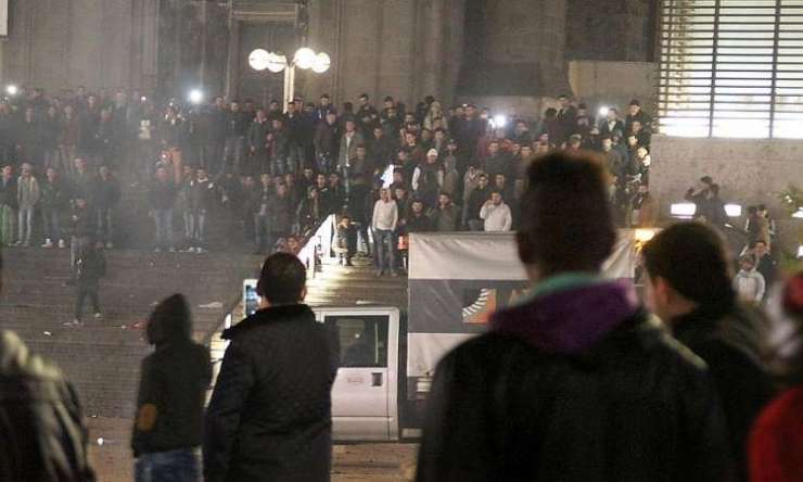 Za zaščito pred migranti v Kölnu za silvestrovo tisoči policistov