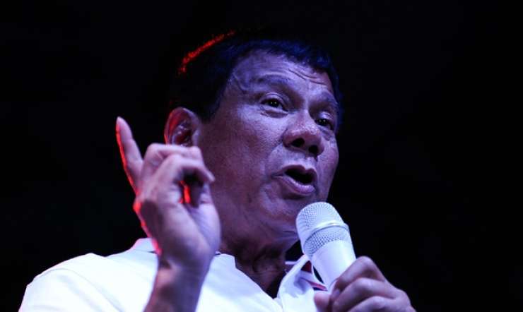 Filipinskega predsednika Duterteja obtožujejo, da je ukazoval umore