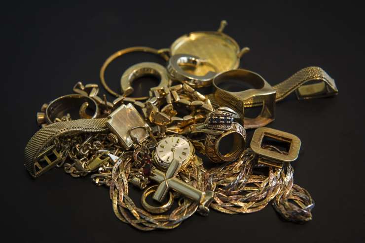 Vlomilec v Mariboru odnesel za 30.000 evrov zlata in gotovine