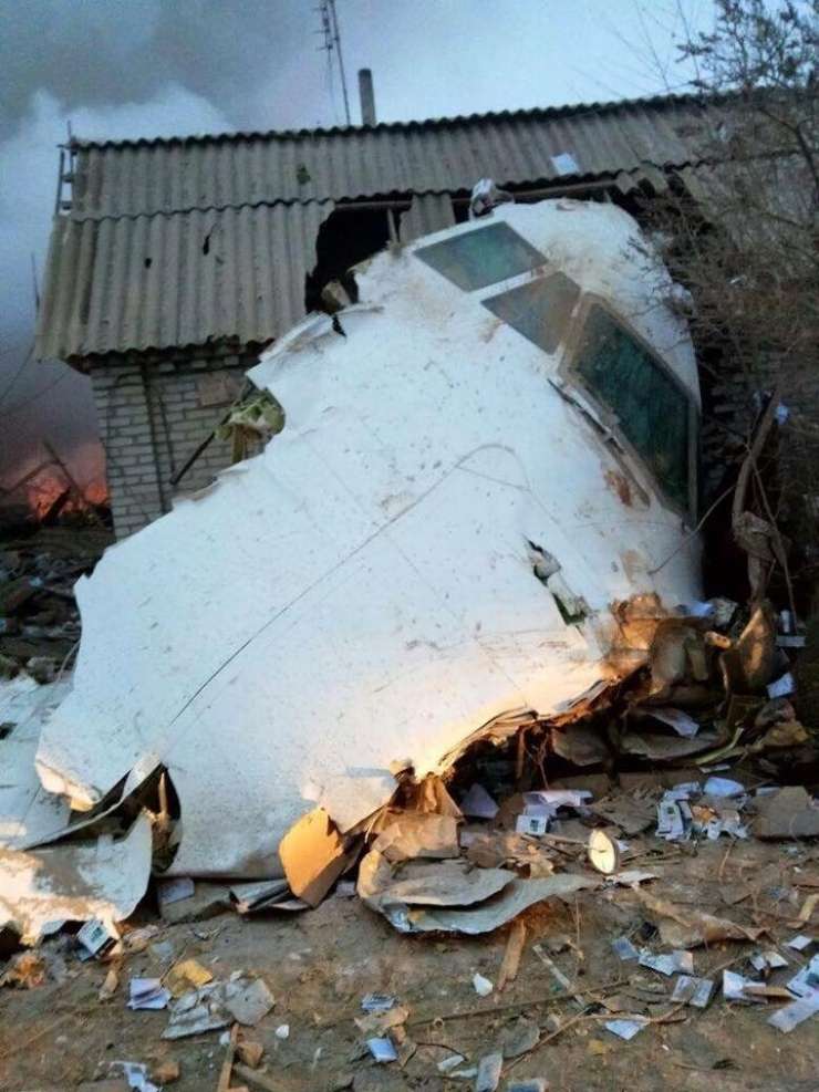Na vas v Kirgiziji padel boeing 747; več kot 30 mrtvih