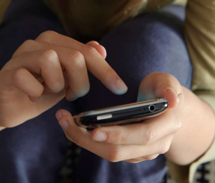 V Italiji razmišljajo, da bi dovolili uporabo pametnih telefonov v razredih