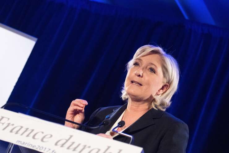 Le Penova in kolegi v Evropskem parlamentu so zapravili pol milijona evrov za šampanjec, drage večerje in darila