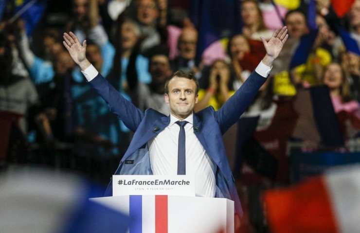 Macron obtožuje Rusijo, da skuša vplivati na volitve v Franciji