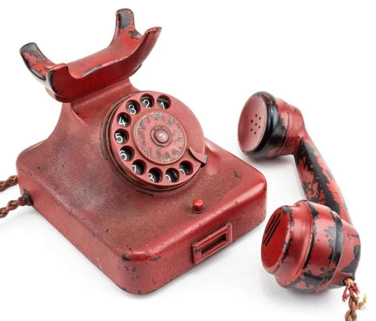 Hitlerjev telefon so na dražbi prodali za 243.000 dolarjev