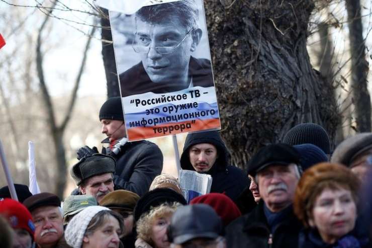 V Moskvi so se tisoči spomnili umorjenega Putinovega kritika Nemcova