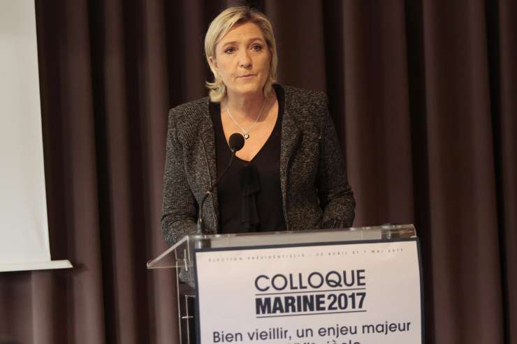 Šok! Proti domoljubni Le Penovi slovenska levica in desnica z roko v roki!