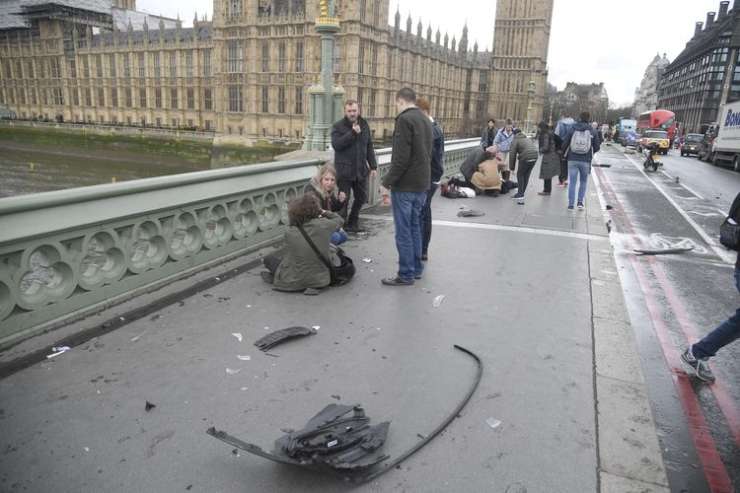 FOTO: Teroristični napad v Londonu: štirje ljudje so umrli