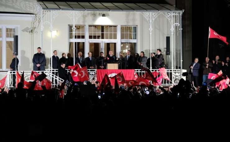 Avstrija pripravlja "lex Erdogan": Turki ne bodo več po domače zborovali po Avstriji!