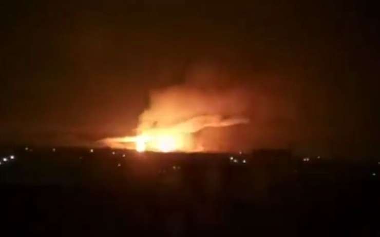 Sabotaža? Eksplozije v skladišču orožja na vzhodu Ukrajine (VIDEO)