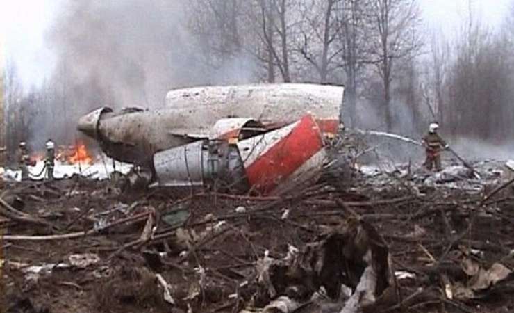 Poljaki trdijo, da je letalo s Kaczynskim razpadlo že v zraku