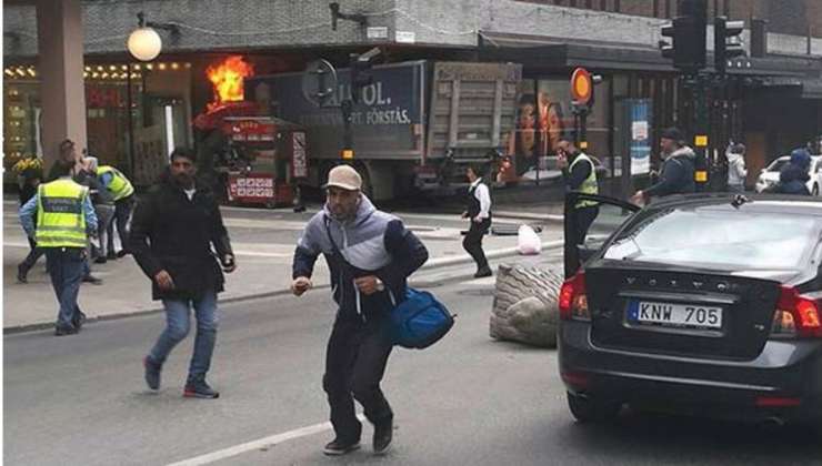 Stockholmski terorist je želel s pokolom s tovornjakom doseči konec napadov na IS