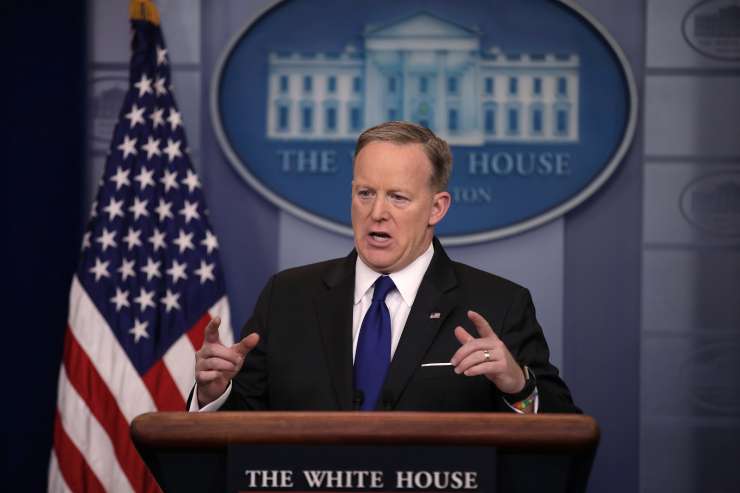 Konec stresa za Seana Spicerja: Trumpov tiskovni predstavnik odstopil
