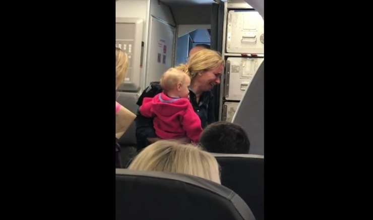 VIDEO: Kakšni teroristi, na ameriških letalih potnike ogroža osebje!