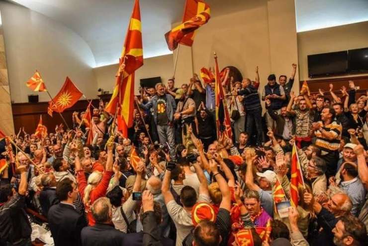 Kaj se v resnici dogaja v Makedoniji? V ozadju politične krize je George Soros!