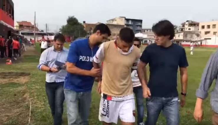 VIDEO: Brazilskega nogometaša aretirali kar med tekmo
