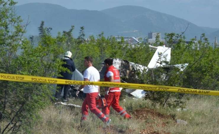 Pri Mostarju strmoglavilo letalo: pet mrtvih, tudi trije otroci