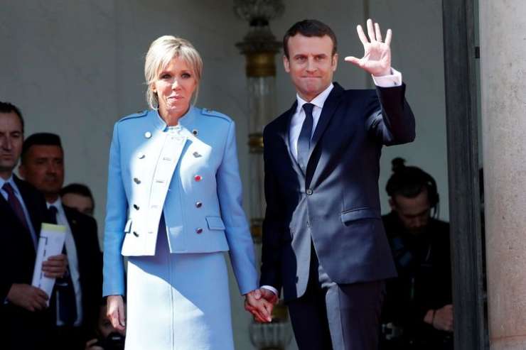 Macron prevzel položaj; že jutri bo obiskal Merklovo
