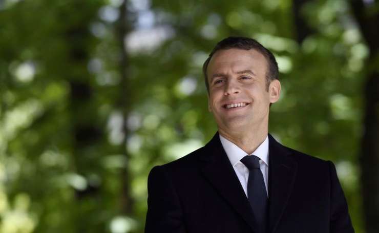 Macron je policiji prijavil nadležnega paparaca, ki je rinil na zasebno zemljišče počitniške vile