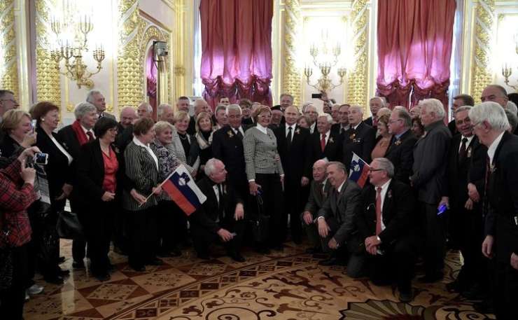 Ozadje Kučanovega obiska v Moskvi: Na Putinovem letalu vodka tekla v potokih