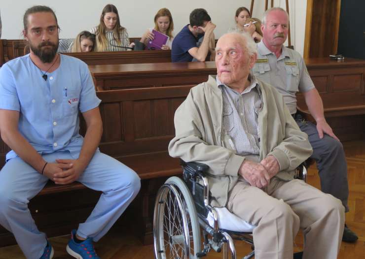 Sodišče razveljavilo obsodbo 87-morilca iz Maribora