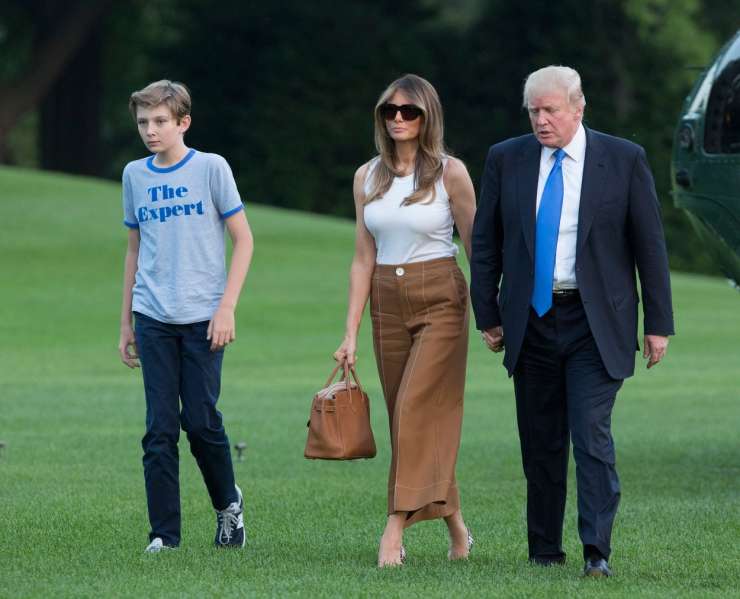 Melania in Barron Trump sta se vselila v Belo hišo, z njima tudi Viktor in Amalija Knavs