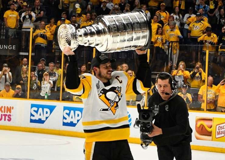 Pittsburgh Penguins znova dvignili Stanleyjev pokal