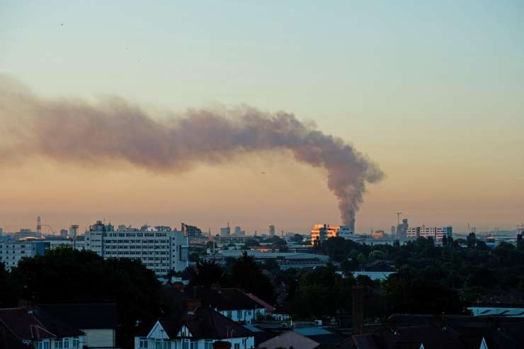 V Londonu zaradi požarne varnosti evakuirali štiri stolpnice
