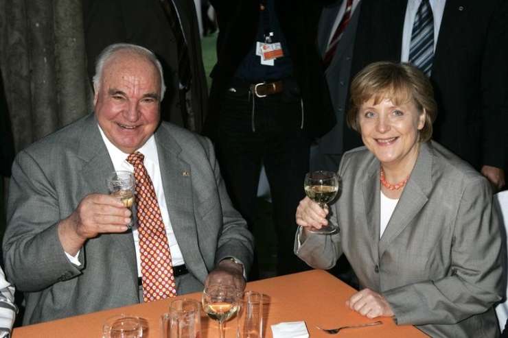 Merklova: Še dolgo bomo občudovali Kohlovo odločnost pri združitvi Nemčije