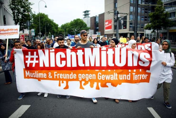 Blamaža: mirovnega shoda muslimanov v Kölnu se je udeležilo le nekaj sto ljudi
