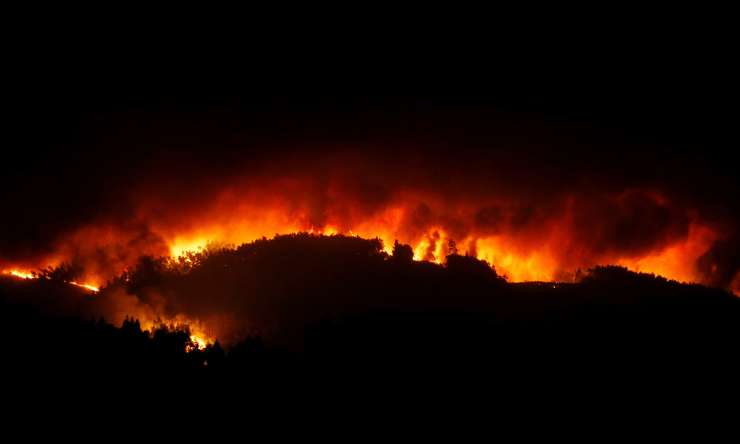 V katastrofalnih požarih na Portugalskem umrlo na desetine ljudi