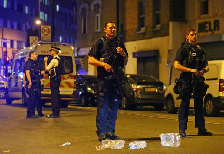V napadu s kombijem v Londonu ubit en človek, osem ranjenih