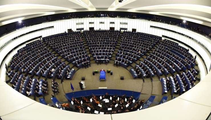 Evropski poslanci bi radi v Evropskem parlamentu slišali več slovenščine