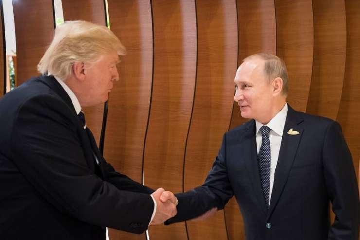 Trump zavrnil "bolno" poročanje o njegovi domnevni skrivni večerji s Putinom
