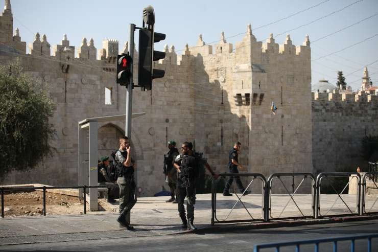 Na svetem kraju v Jeruzalemu ubili tri napadalce, ki so streljali na izraelske policiste