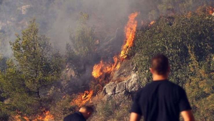 Pri Splitu zgorelo že 4500 hektarjev površin, mesto tudi danes v dimu
