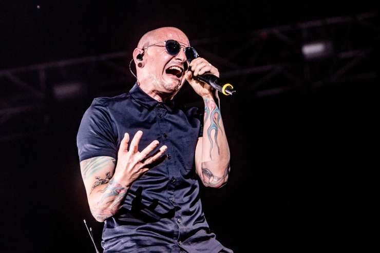 Pevec skupine Linkin Park naj bi storil samomor