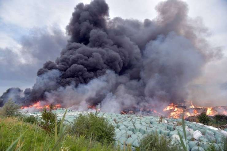 Požar v Ekosistemih že tretji letošnji požar v predelovalnicah odpadkov