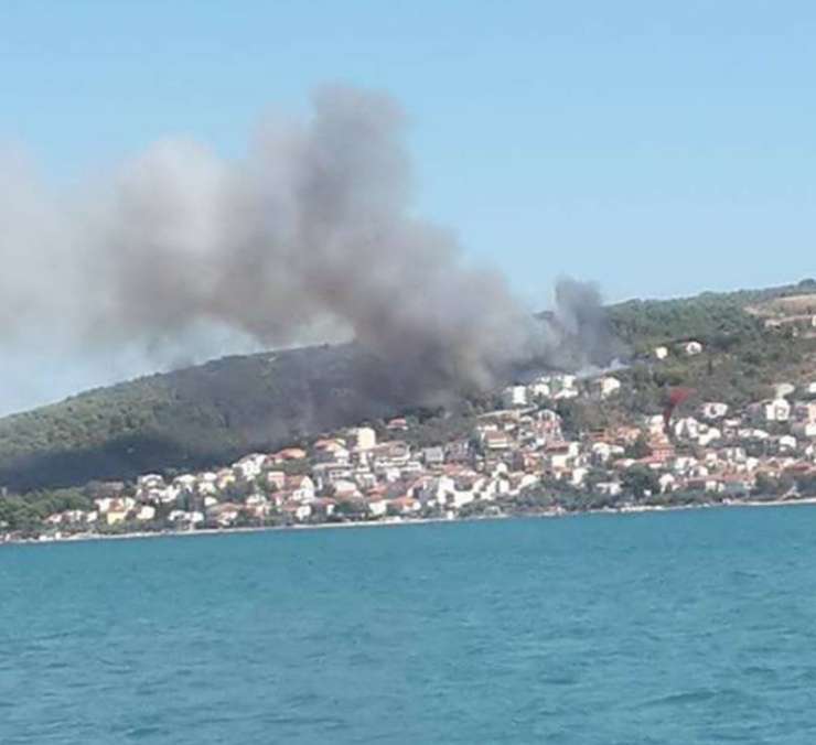 Požare na hrvaškem otoku Čiovo pri Splitu naj bi podtaknil 36-letni Hrvat, ki živi v Nemčiji