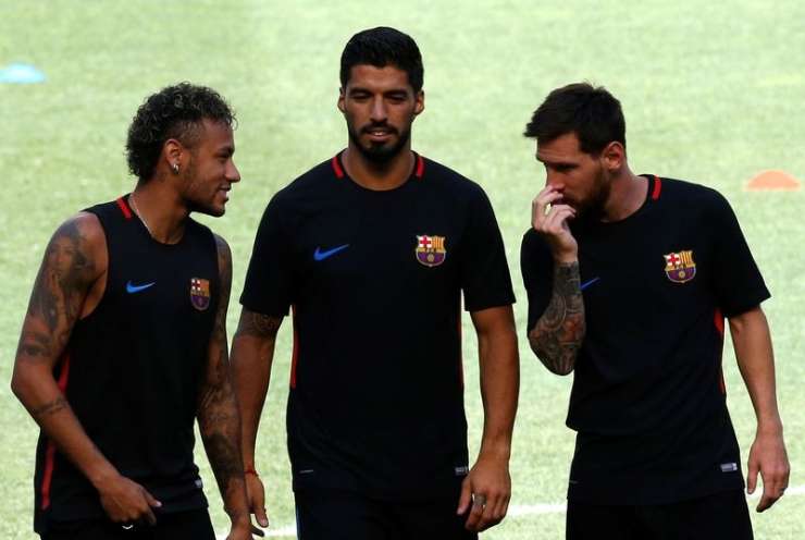 Soigralci pri Barceloni prepričujejo Neymarja, naj jim ne zbeži v PSG